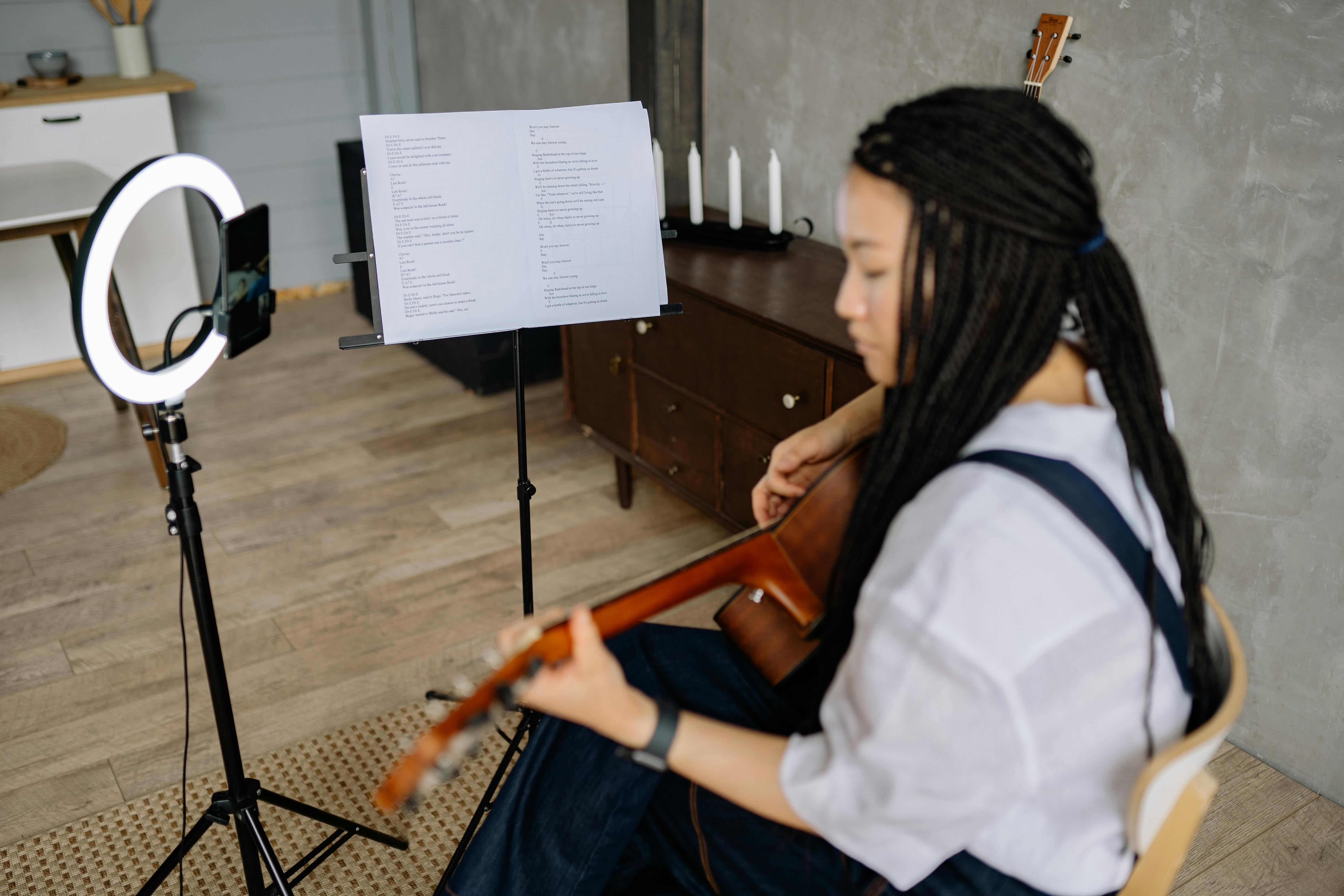 Online Musikunterricht oder echter Unterricht – Was funktioniert besser?